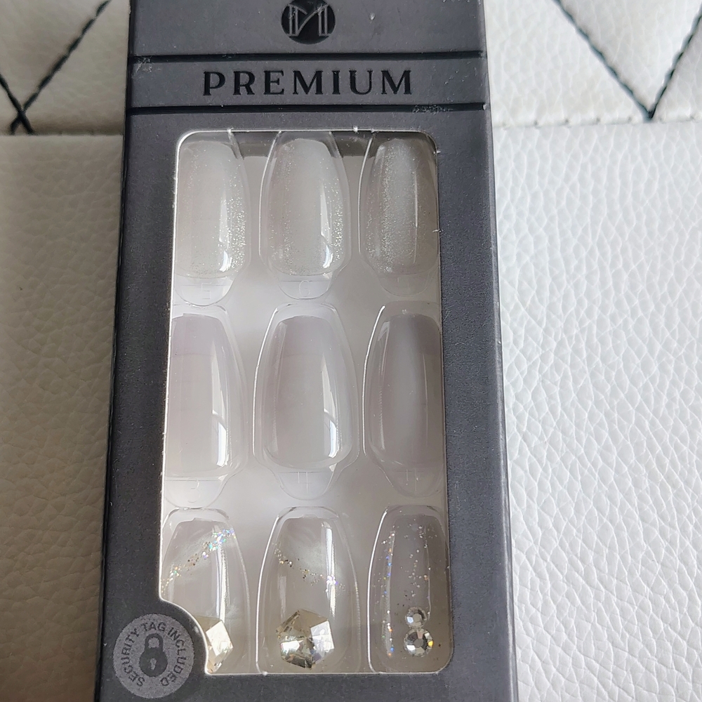 imPRESS White Cell Phone Case with Sleek Design